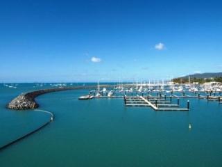 Airlie Beach Running Festival Races Into The Whitsundays
