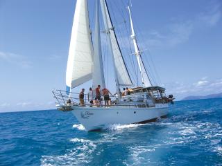 Whitsundays Classic Sailing on Kiana